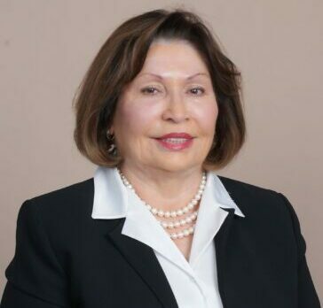 Dr. Carmen Santiago
